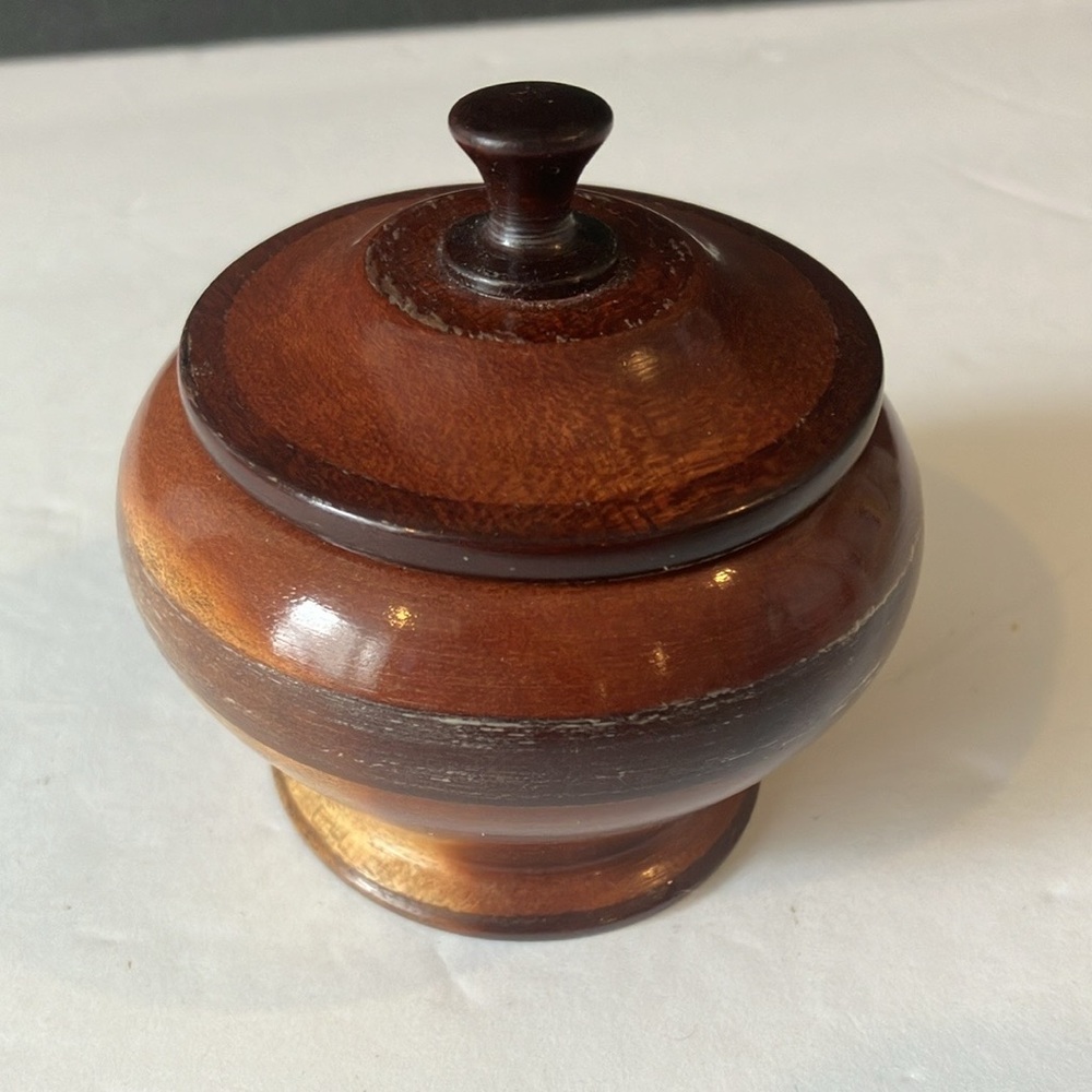 Preowned vintage round lidded wooden box.